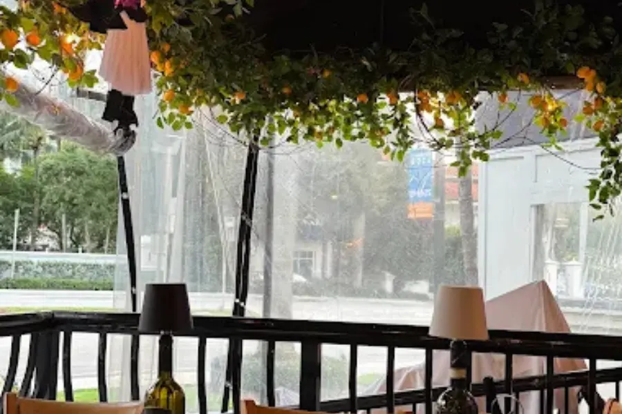 Le Sorelle Italian Restaurant interior